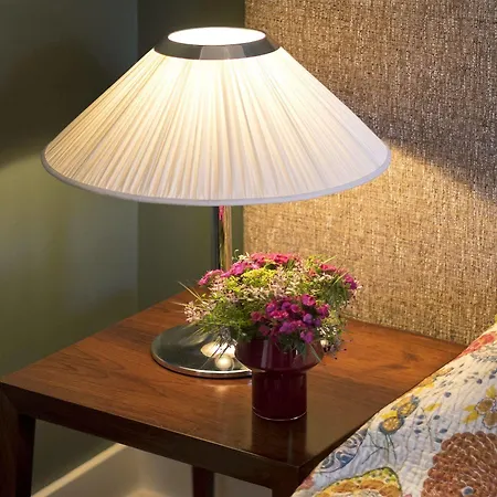 Flattered To Be In דירה *